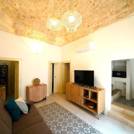 Domus Lapis - Con Terrazza Panoramica Villa ออสตูนี ภายนอก รูปภาพ