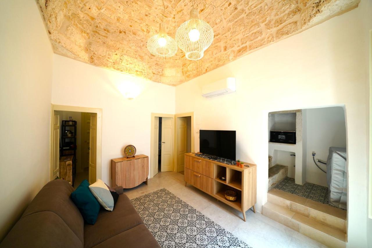 Domus Lapis - Con Terrazza Panoramica Villa ออสตูนี ภายนอก รูปภาพ